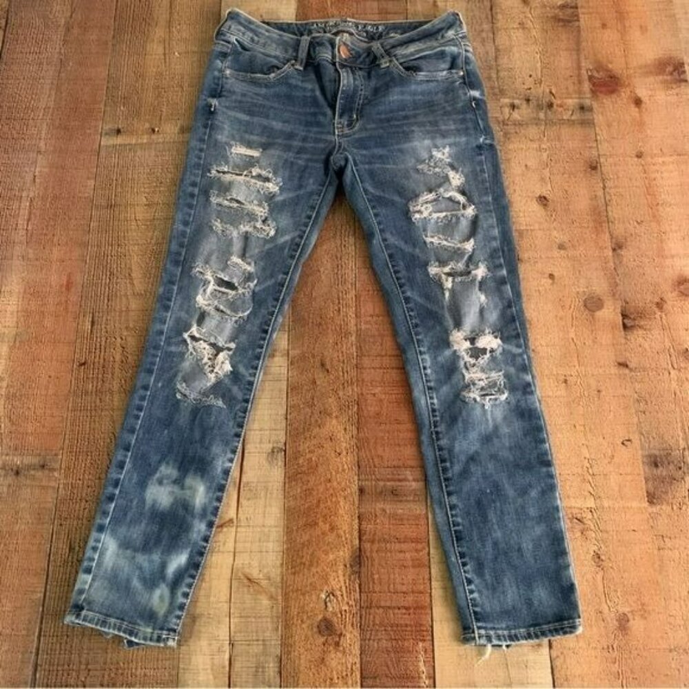 American Eagle Jegging Ankle super stretch  distressed jeans size 6